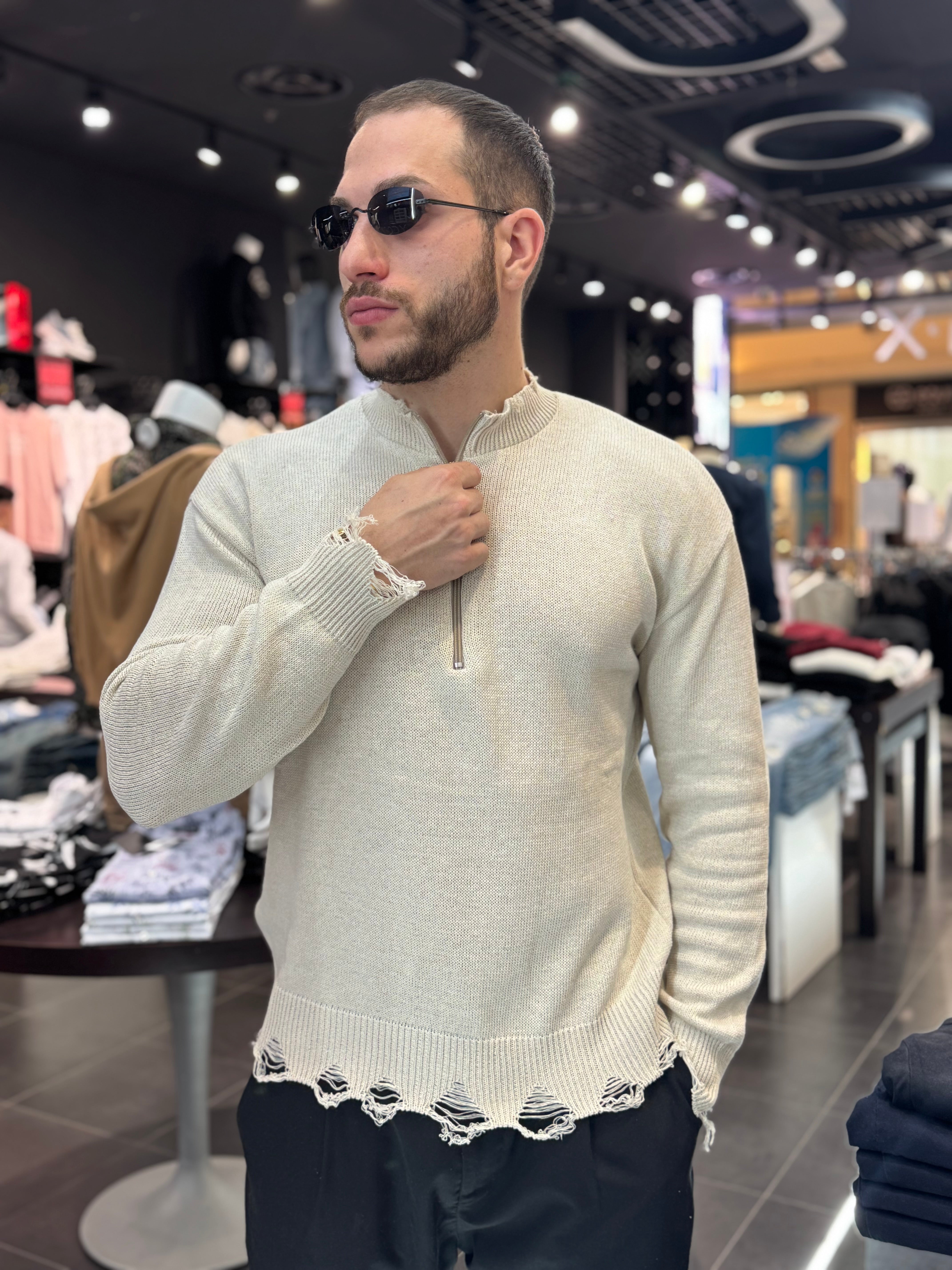 Maglia con Zip e Rotture