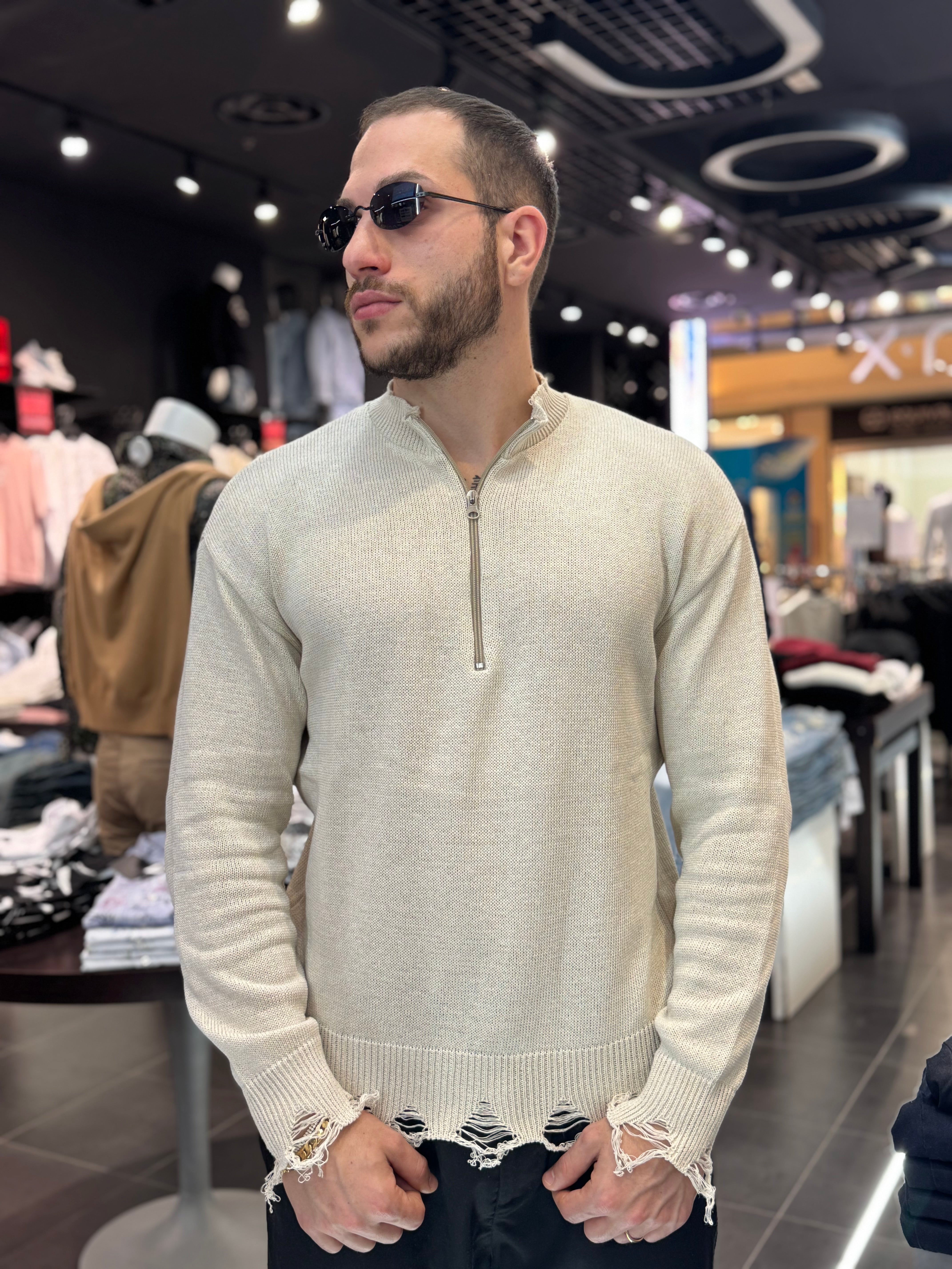 Maglia con Zip e Rotture