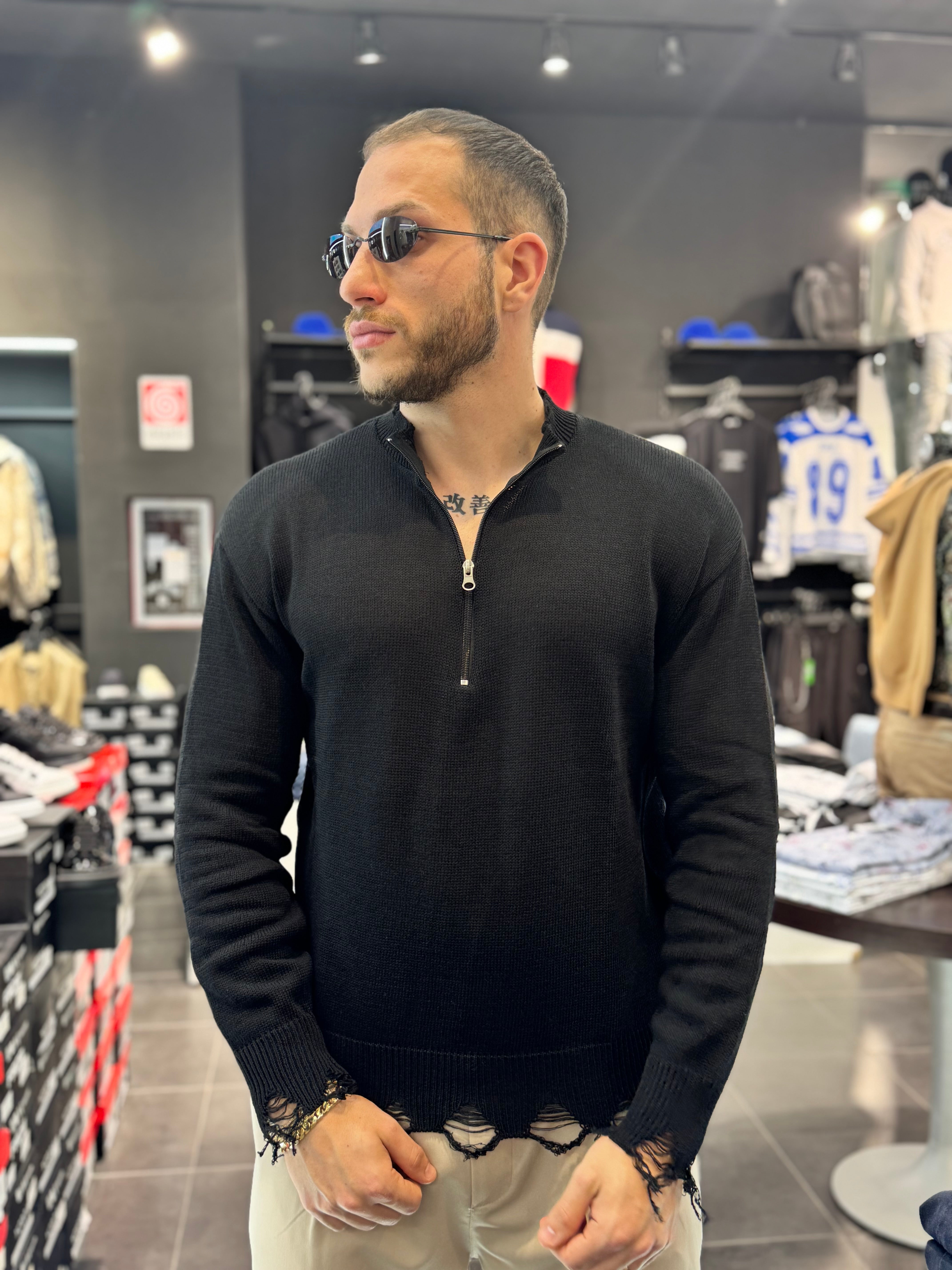 Maglia con Zip e Rotture