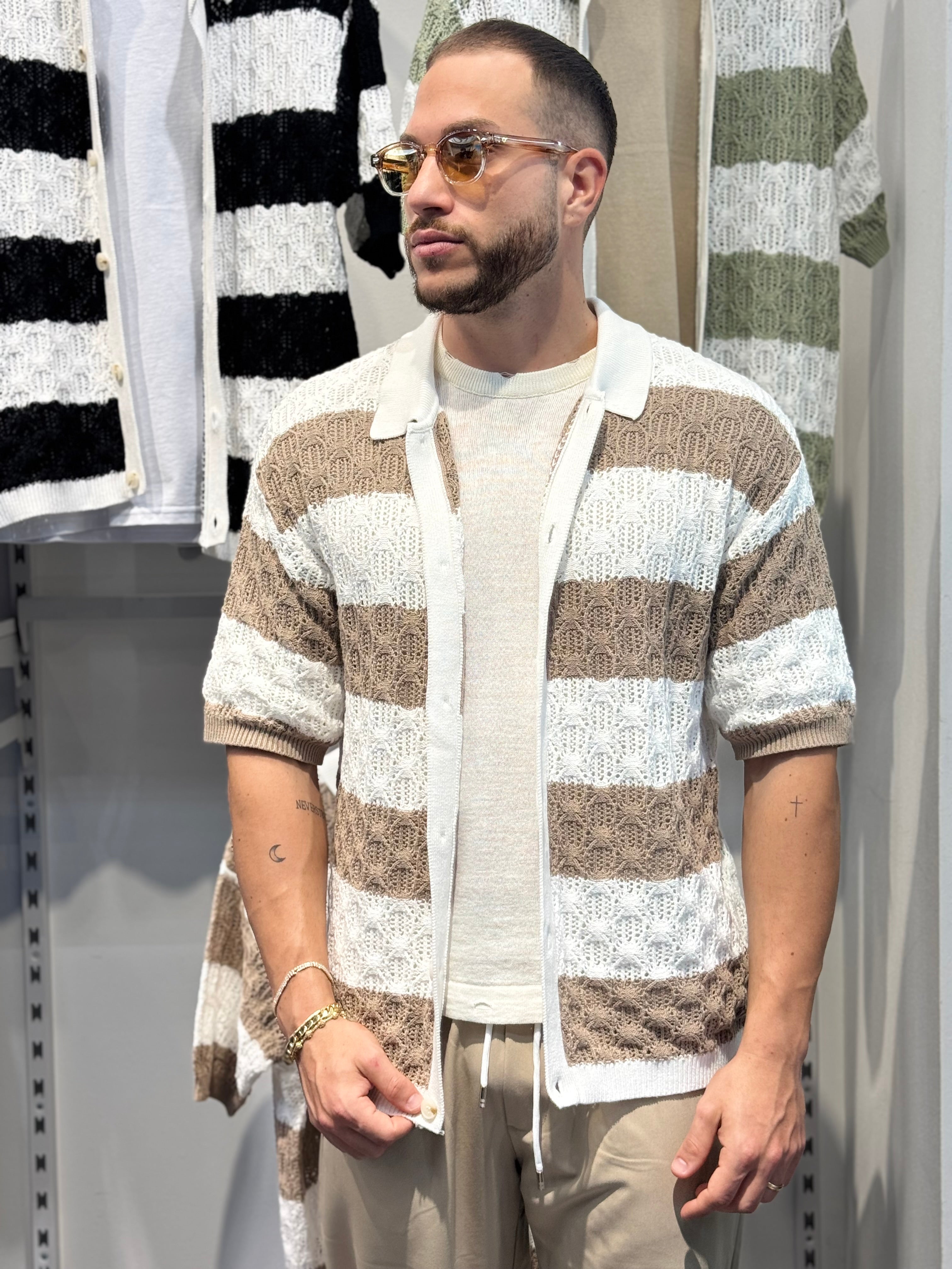 Cardigan Maniche Corte con Bottoni