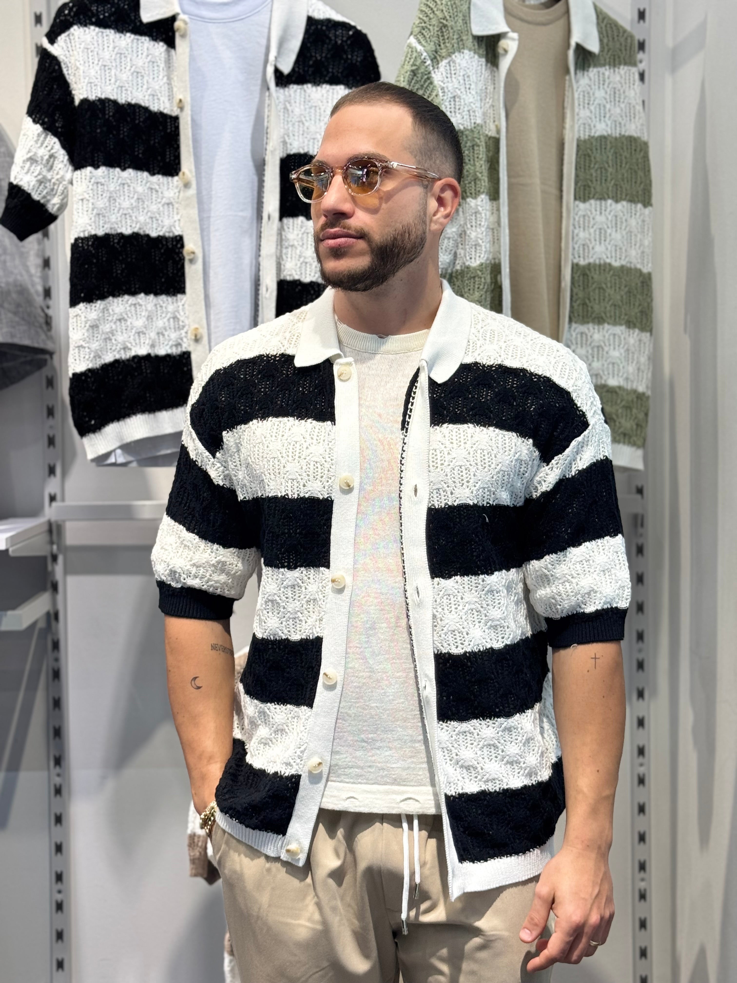 Cardigan Maniche Corte con Bottoni