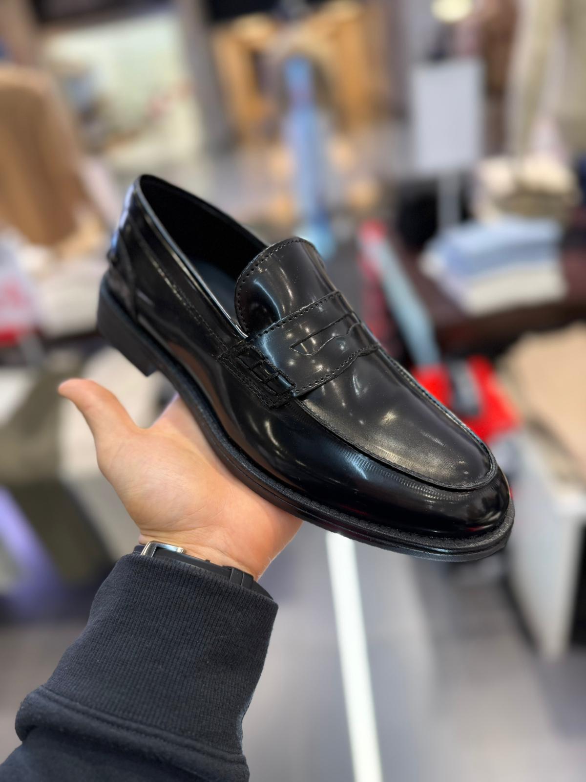 Mocassino in pelle lucida con mascherina