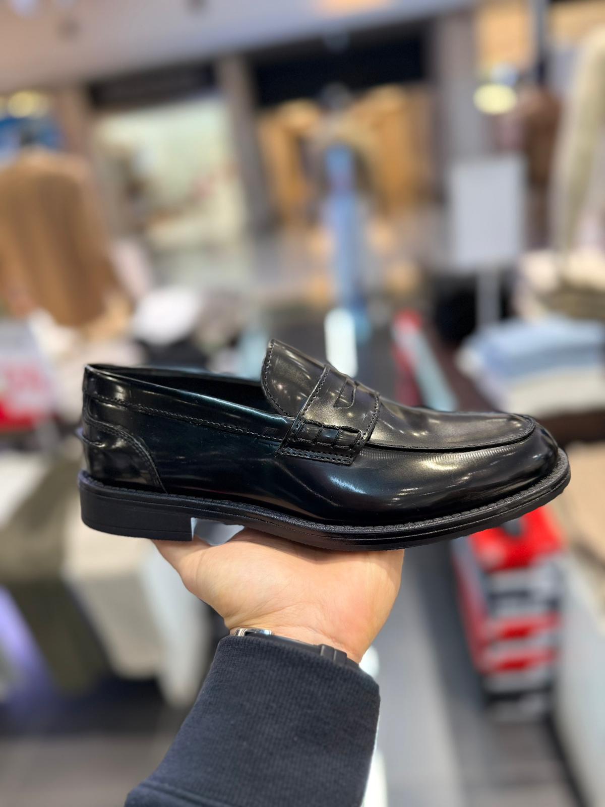 Mocassino in pelle lucida con mascherina